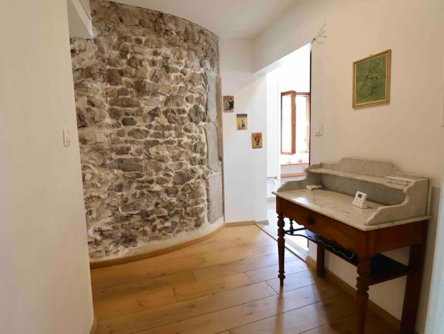 Les Hauts Du Chateau Шамбери Екстериор снимка