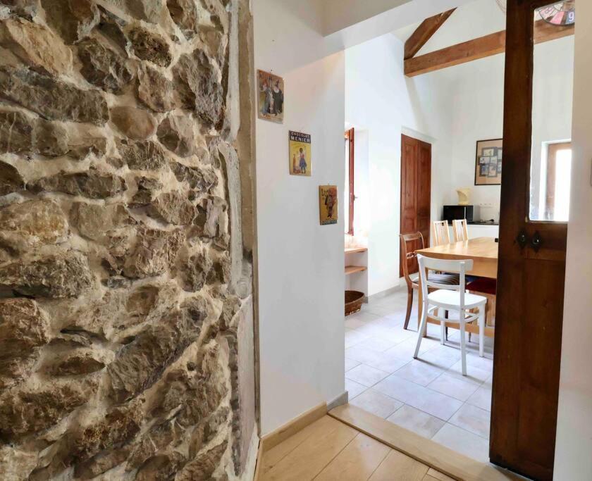Les Hauts Du Chateau Шамбери Екстериор снимка