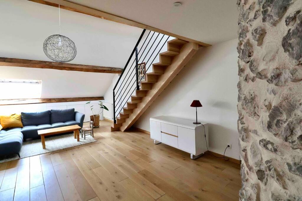 Les Hauts Du Chateau Шамбери Екстериор снимка