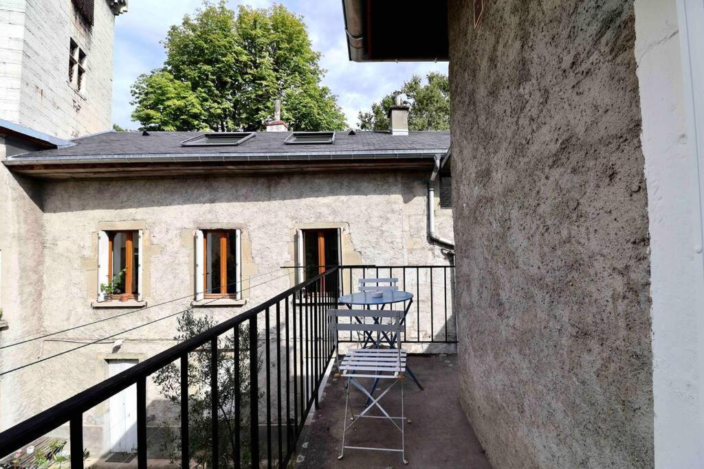 Les Hauts Du Chateau Шамбери Екстериор снимка